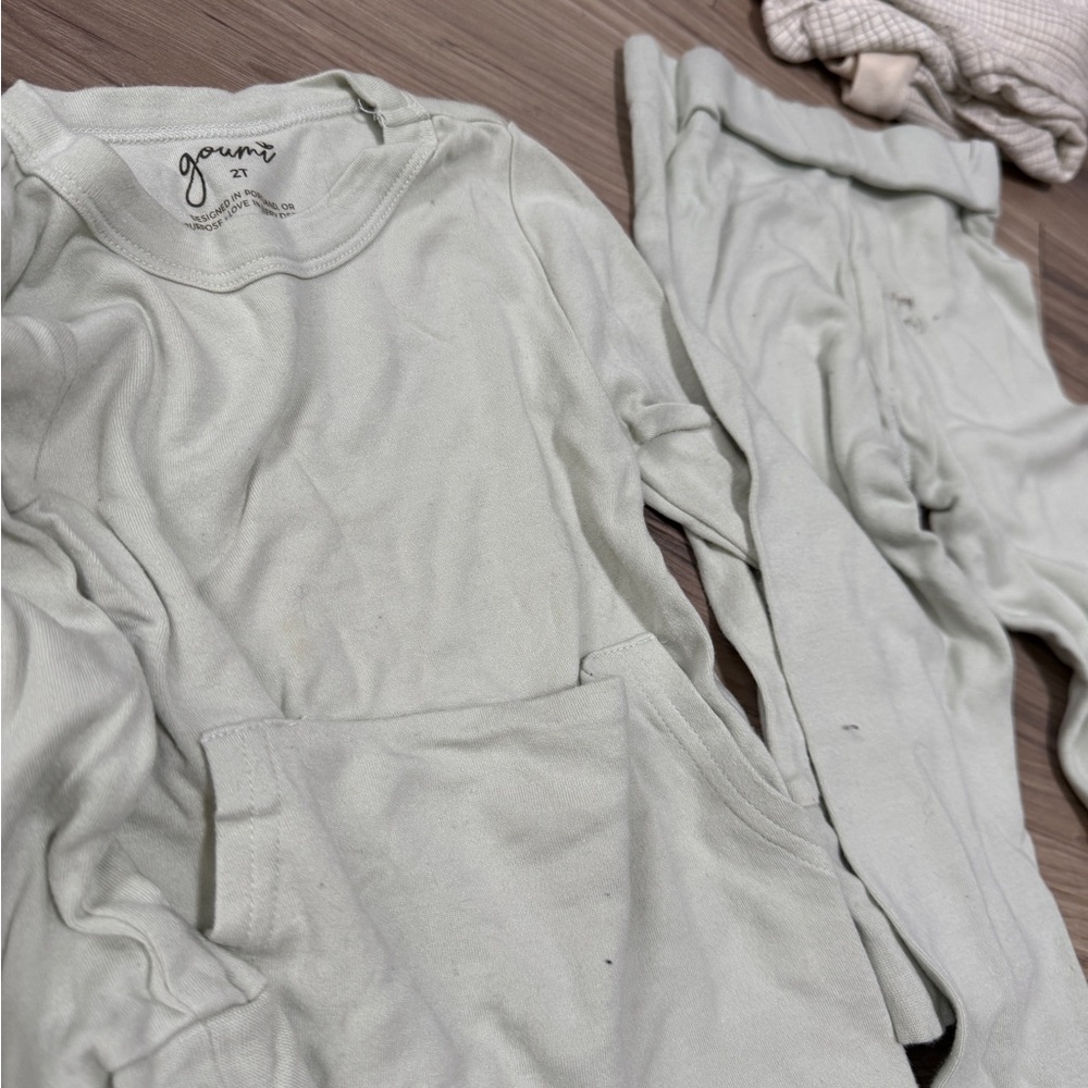 Unisex Toddler 2T-3T Goumi pajamas and vest bundle - Picture 10 of 14